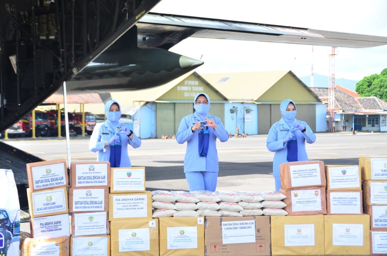 PIA AG Lanud Sulaiman salurkan bantuan bagi korban gempa di Sulawesi Barat maupun korban banjir di Kalimantan Selatan
