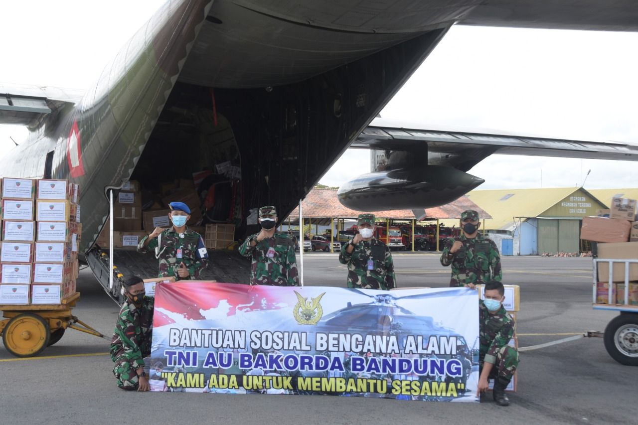 TNI AU Bakorda Bandung Distribusikan Bantuan Kemanusiaan Ke Banjarmasin dan Mamuju, Kamis 28 Januari 2021 /TNI AU Bakorda Bandung
