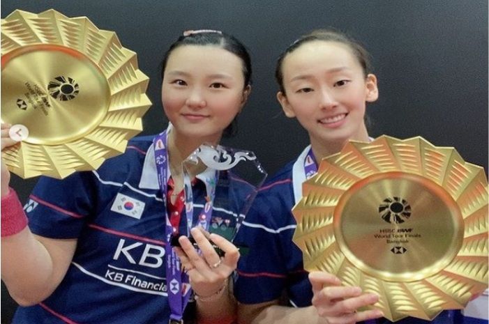 Shin Seung Chan (kiri) dan Lee So Hee (kanan), Juara Ganda Putri BWF World Tour Finals 2020. 
