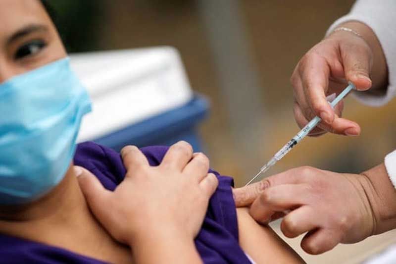 Ilustrasi vaksinasi Covid-19 terhadap para Tenaga Kesehatan (Nakes) di Indonesia.