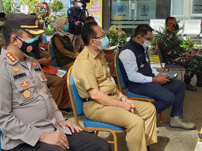 Ridwan Kamil dan Forkopimda Kabupaten Bekasi menghadiri peresmian puskesmas terpadu (puspa) di Cikarang Senin, 1 Februari 2021.