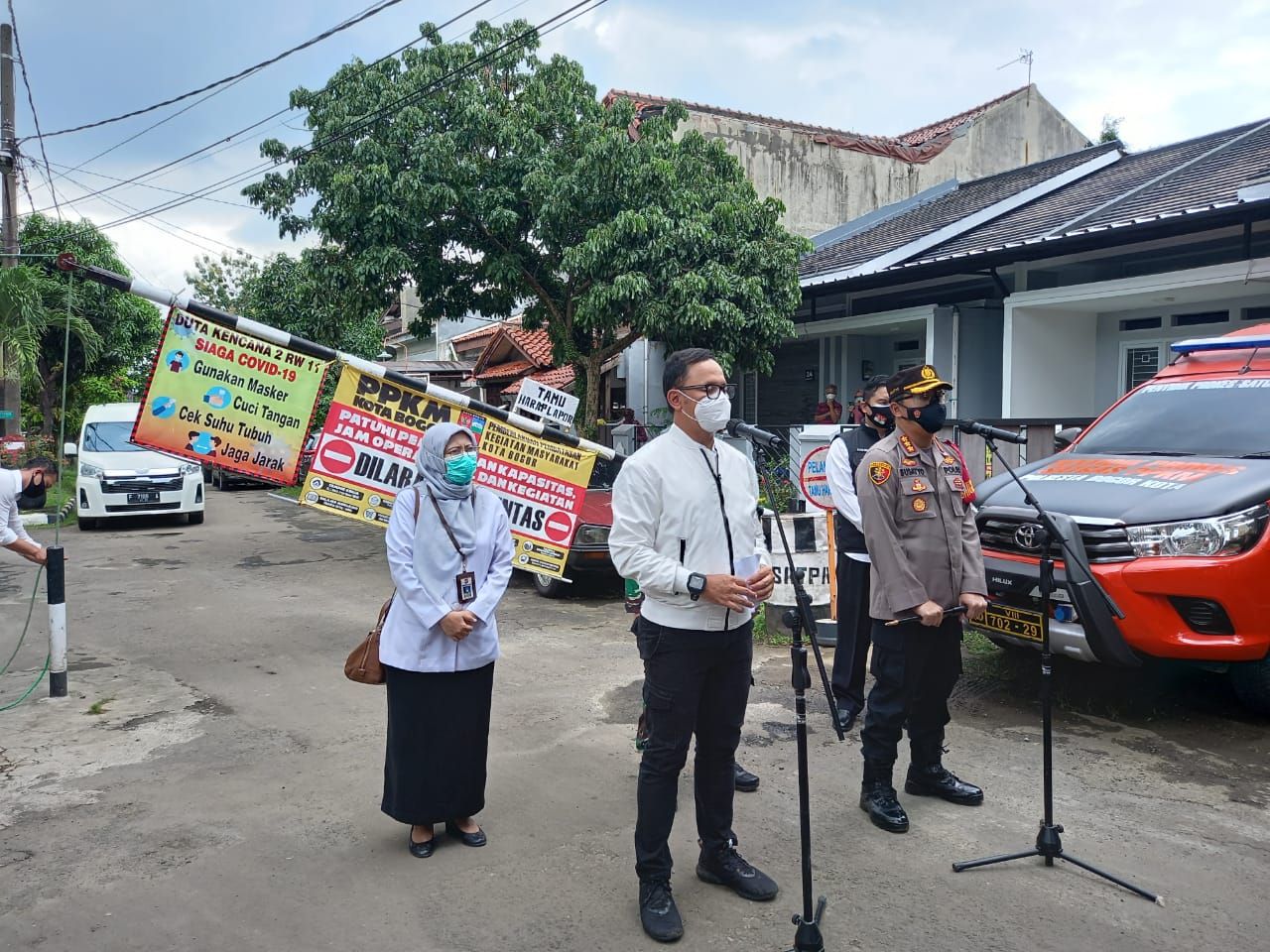 Wali Kota Bogor dan Kapolresta Bogor Kota saat memberikan keterangan pers.