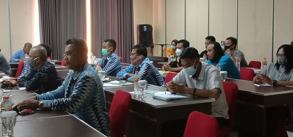 Para anggota Gapensi Kab Pangandatan tengah mengikuti sosialisasi tentang kepesertaan BPJS Ketenagakerjaan di hotel Grand Mutiara pantai barat Pangandaran, Kamis, 4 Februari 2021.