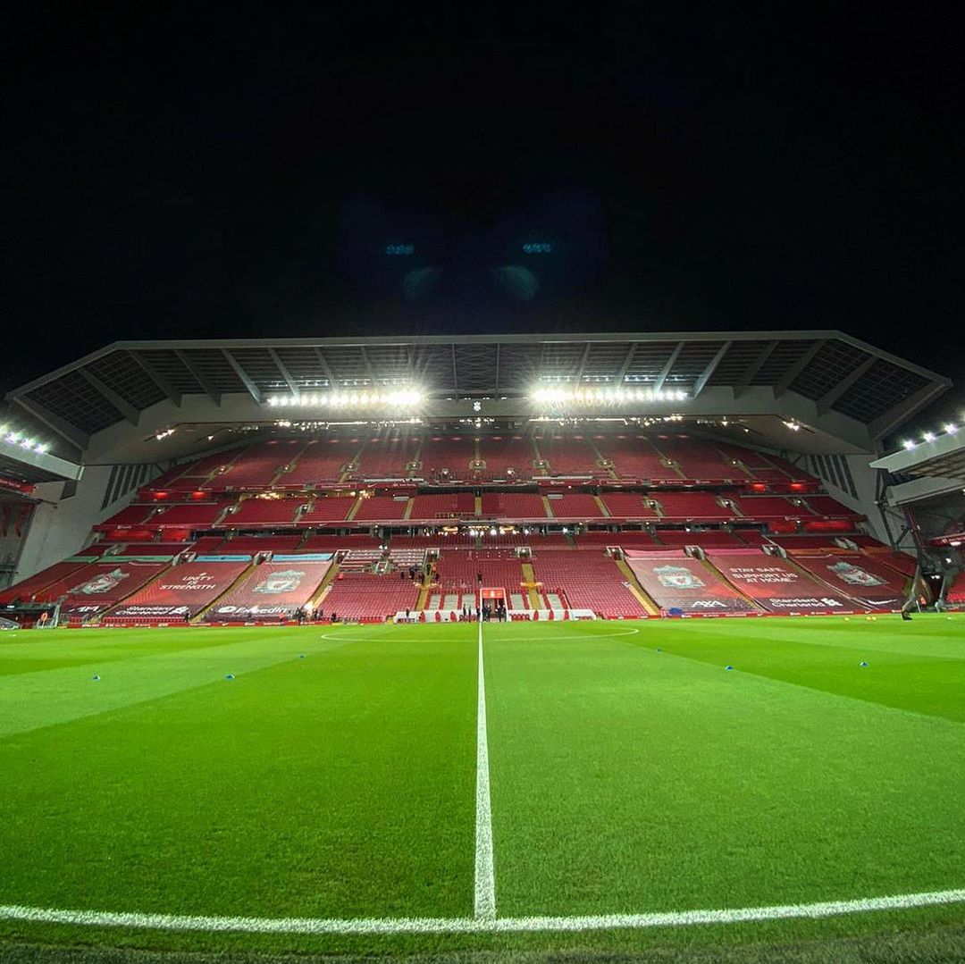 Streaming liverpool. Мэйн Ливерпуль. Anfield Stadium Liverpool Barcelona. Салют Ливерпуль стадион. Ливерпуль Болонья прямая трансляция.