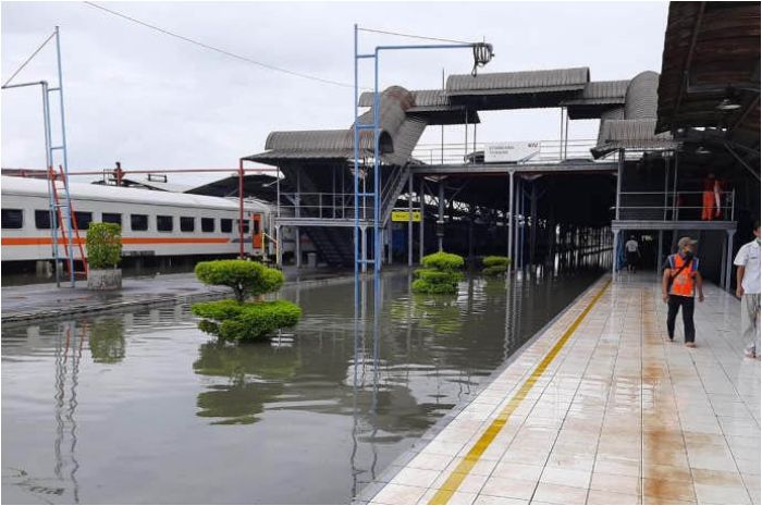 Banjir Parah!! Perjalanan Kereta Api Jadi Terganggu Tidak Bisa Beroperasi