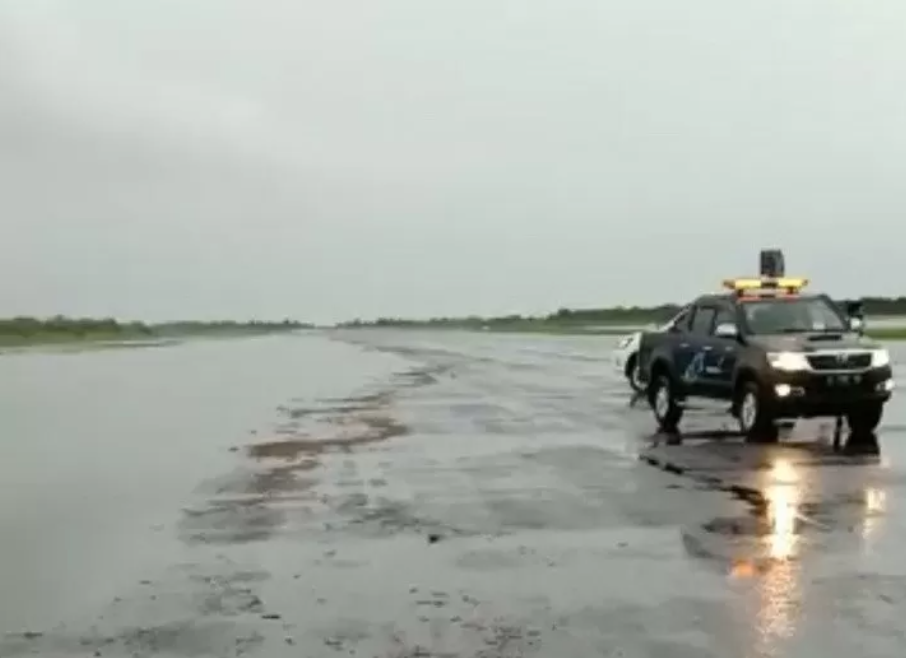 Bandara Internasional Jenderal Ahmad Yani, Kota Semarang, Jawa Tengah banjir.