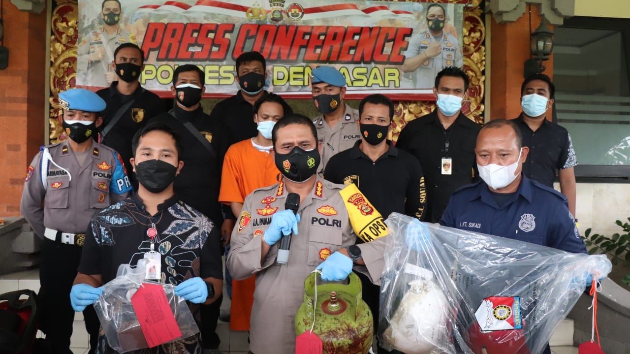 Pelaku Basori alias Ibas pembunuh bos keripik pisang saat dirilis di Polresta Denpasar