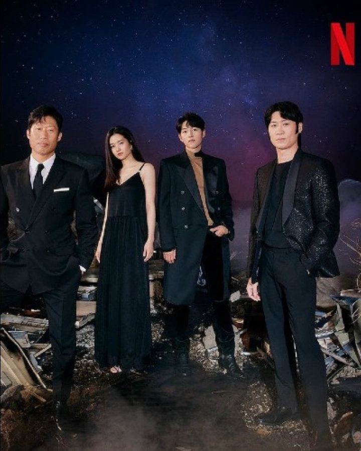 Song Joong ki (kedua dari kanan) bersama para pemeran Space Sweepers