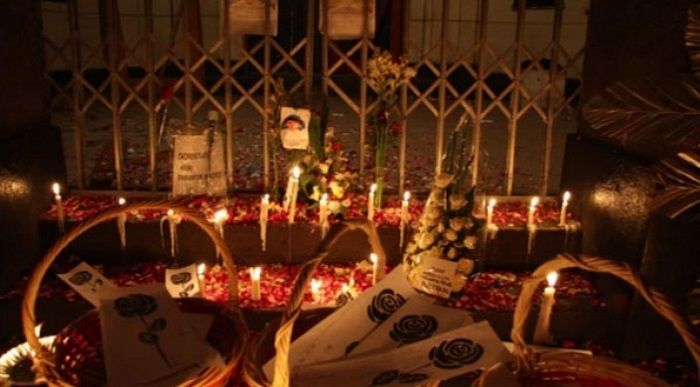 Peringatan terhadap tragedi AACC 2008 yang menewaskan 11 orang di Kota Bandung saat peluncuran album grup musik cadas Beside, 9 Februari 2008 silam./djarumcoklat.com
