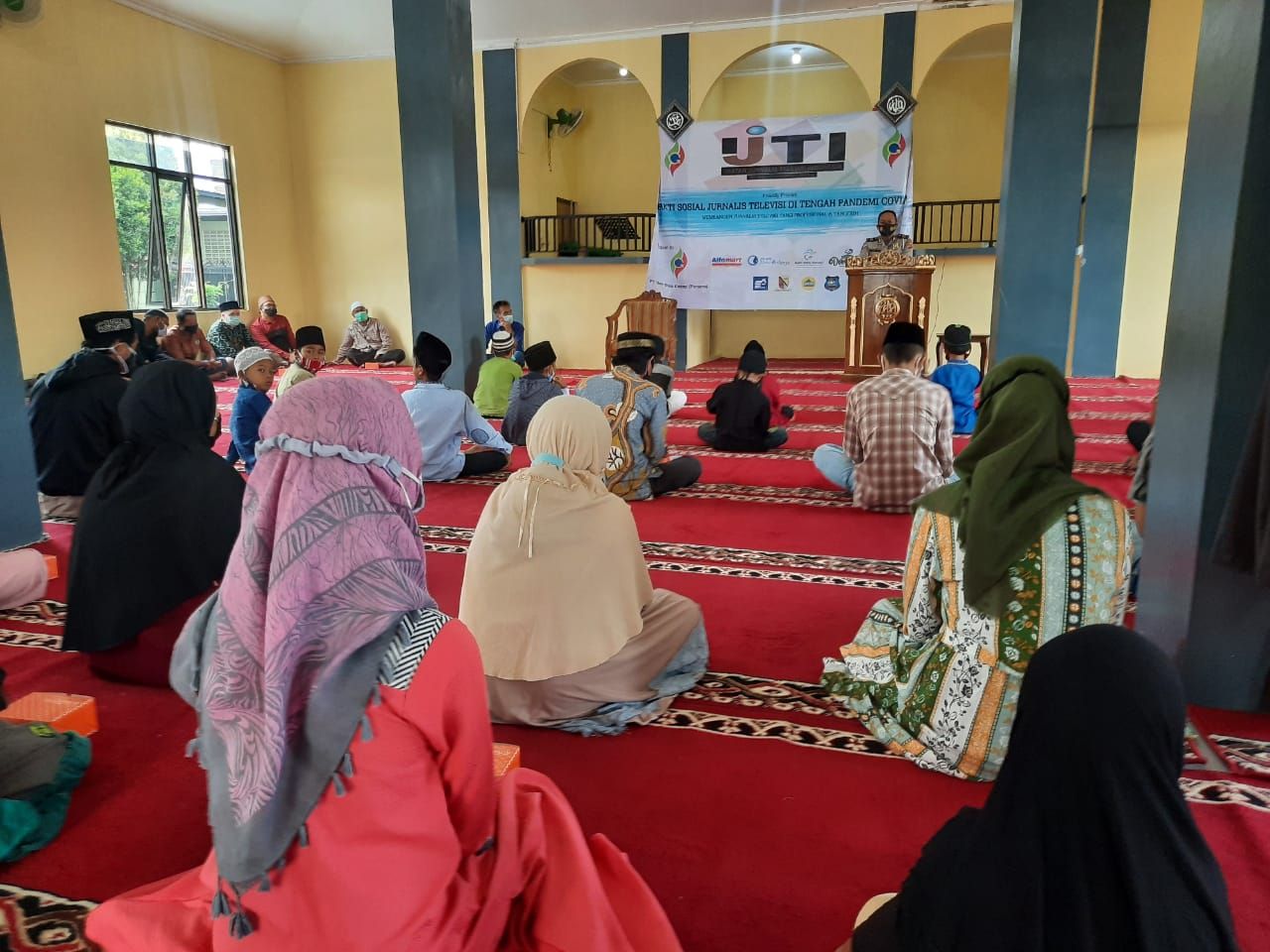 Kegiatan Bakti Sosial IJTI Bandung Raya kepada 30 anak yatim piatu