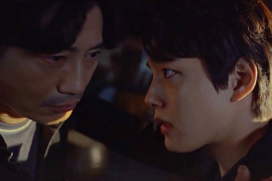 Yeo Jin Goo dan Shin Ha Kyun dalam drakor Beyond Evil