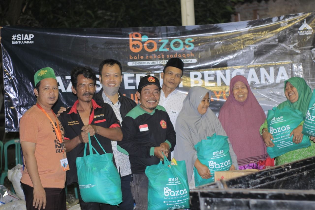 Bazas Indramayu salurkan bantuan bagi korban banjir
