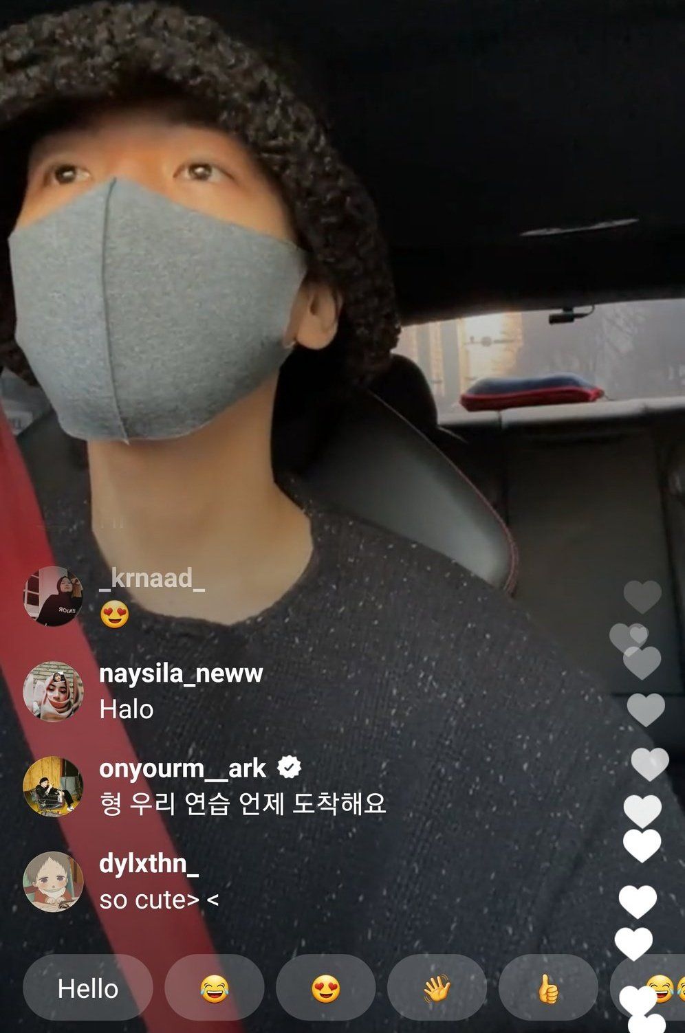 Mark memberikan komentar saat Baekhyun melakukan Instagram Live.