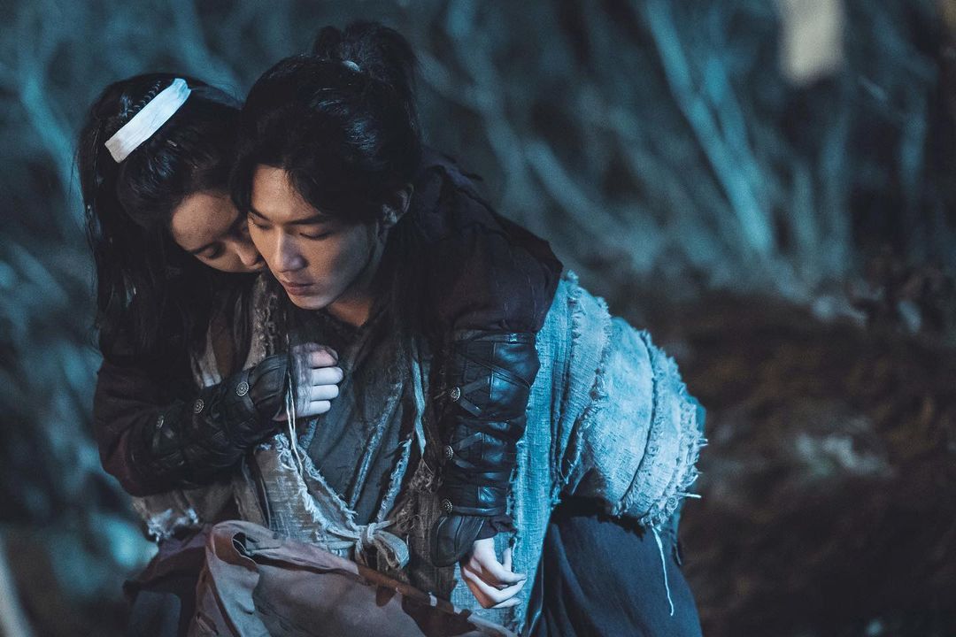 Potongan gambar dari adegan drama River Where the Moon Rises, antara Kim So Hyun dan Ji Soo.