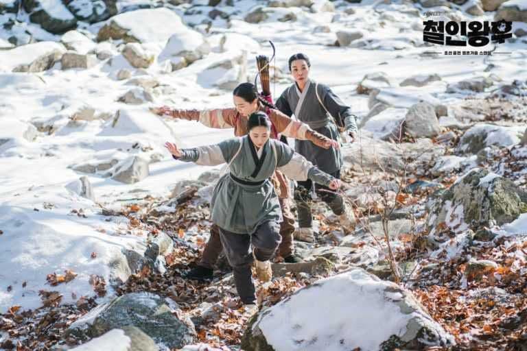 Uwu! Chemistry Shin Hye Sun dan Kim Jung Hyun Meledak Dalam Foto di Balik Layar Jelang Tamat Drakor Mr. Queen
