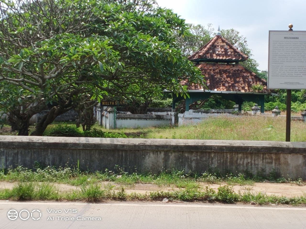 Makam Pangeran Aspati atau Mulyasmara terletak di Desa Kasunyatan Kec. Kasemen Kota Serang.