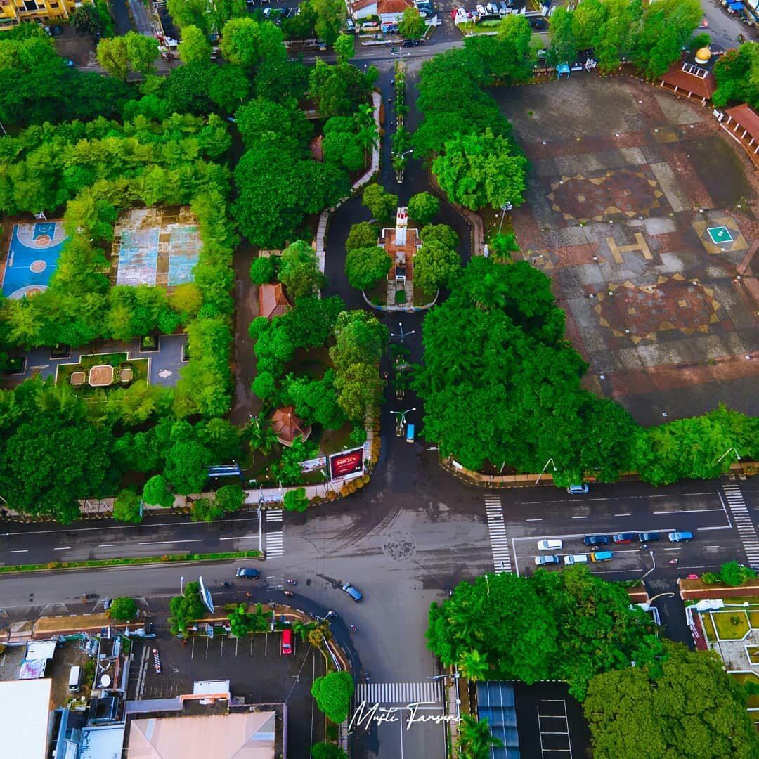 Alun-alun Kota Serang dari atas.