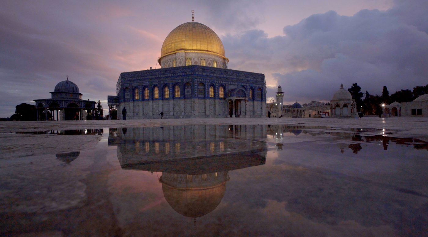 Ribuan Muslim Padati Kompleks Masjid Al-Aqsa Saat Salat Jumat, Sempat