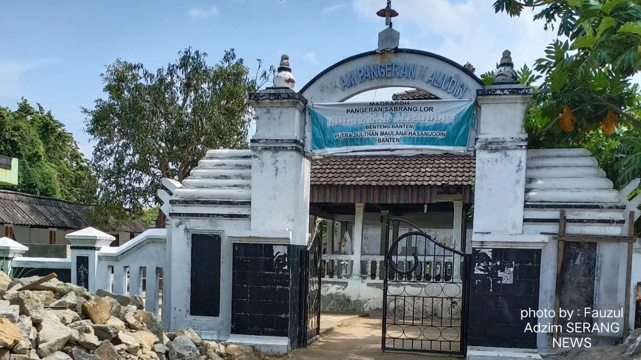 Makam Pangeran Sabrang Lor atau Pati Unus di Jalan Kampung Suka Jaya Nomor 03, Desa Banten, Kecamatan Kasemen, Kota Serang, Banten.