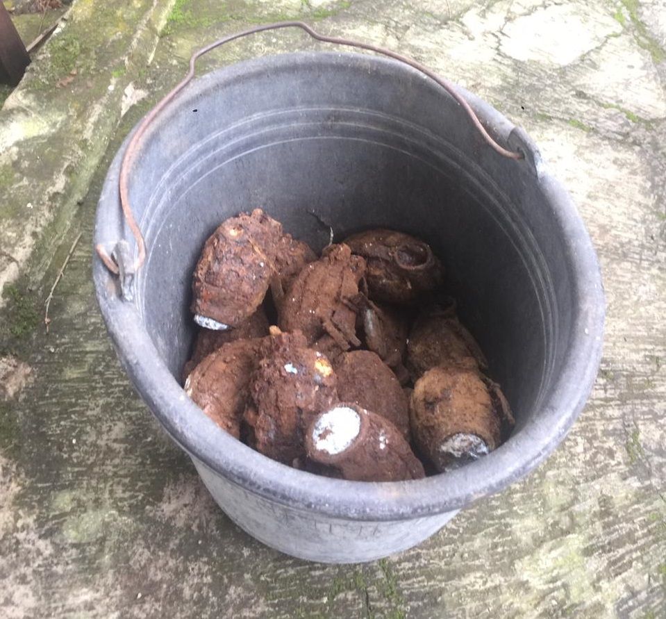 Penampakan benda mirip granat yang ditemukan di Subang/Tim Berita Subang