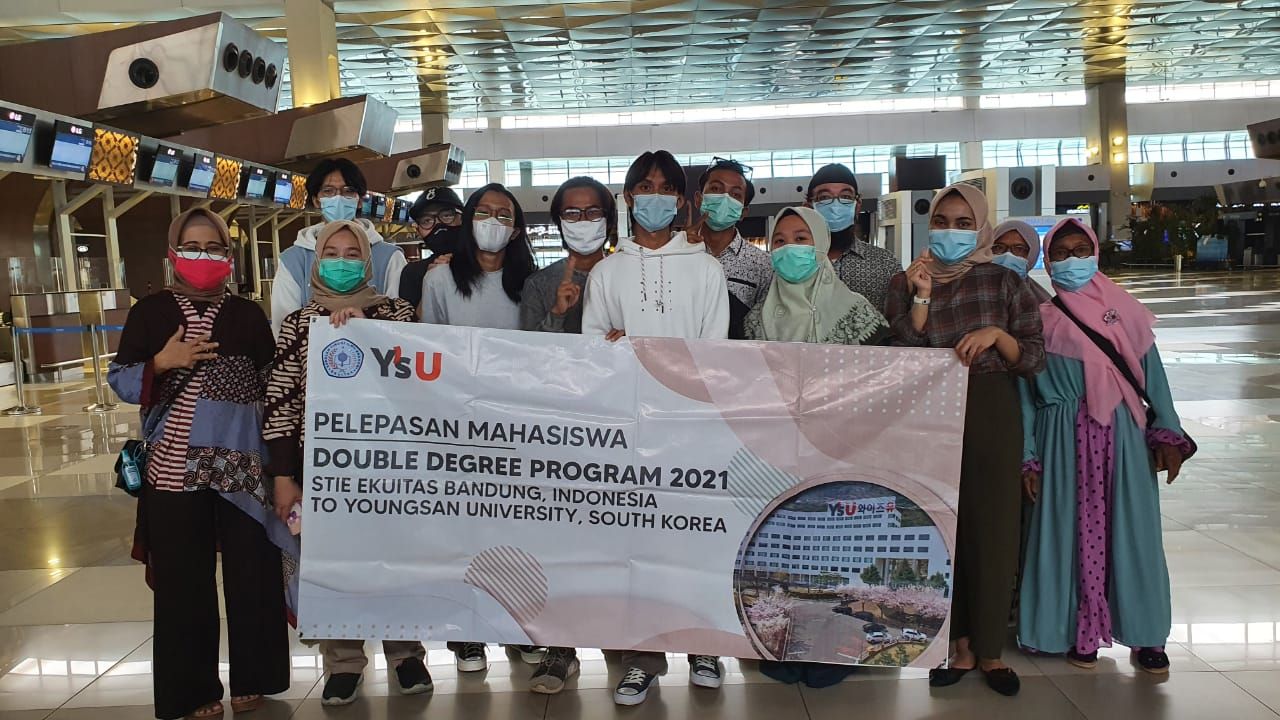 Dua Mahasiswa Stie Ekuitas Berangkat Ke Korea Selatan Mengikuti Program Double Degree Di Youngsan University Bagikan Berita