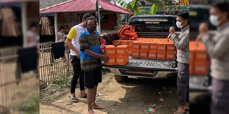 Bantuan dari Shopee Indonesia untuk korban banjir di Karawang dan Subang.