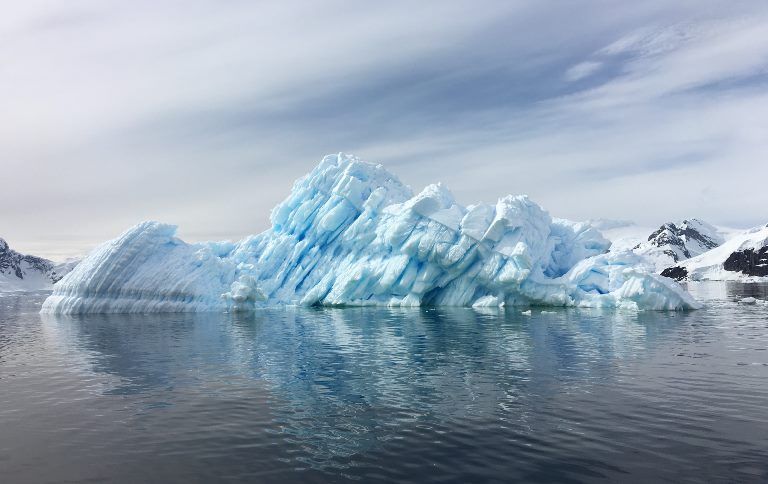 Ilustrasi daerah es Antartika