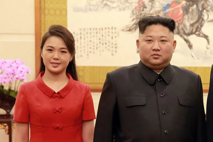 Pemimpin Korea Utara Kim Jong Un dan istrinya Ri Sol Ju. 