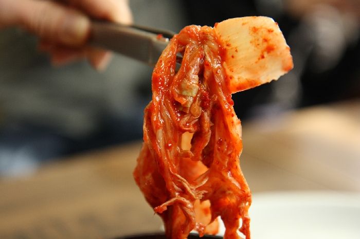 Kimchi ternyata berkhasiat cegah tertular penyakit kulit.