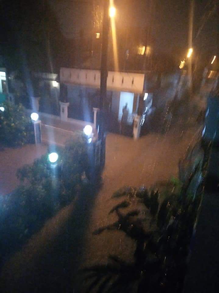 Banjir sedalam 30 cm sudah menggenangi Komplek Perumahan Bumi Bekasi Baru, Rawa Lumbu, Kota Bekasi, Jumat 19 Februari 2021 dini hari.