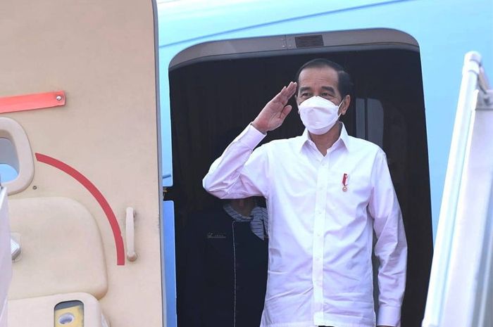 Jokowi sesaat akan berangkat menuju Kalimantan Selatan.