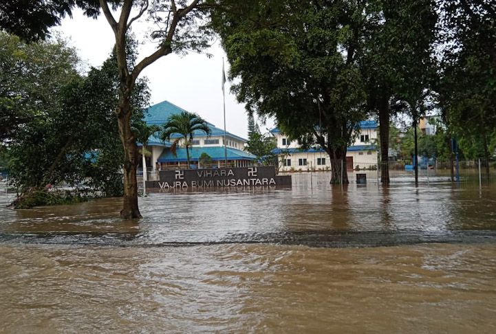 Salah satu tempat ibadah di Kabupaten Tangerang terendam banjir, Sabtu, 20 Februari 2021.