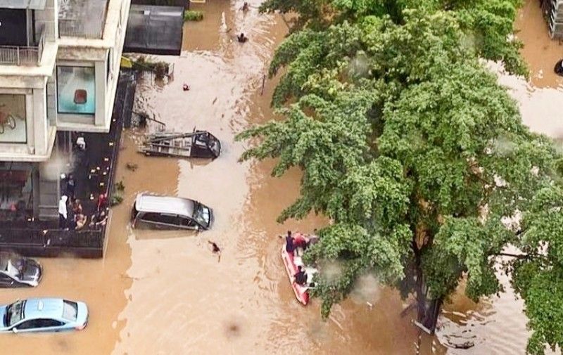 Banjir di Jalan Kemang Raya, Jaksel,  Sabtu (20/2).
