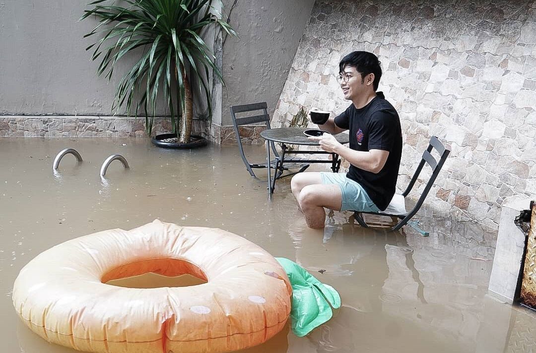 Kediaman Nicky Tirta ikut terendam banjir.
