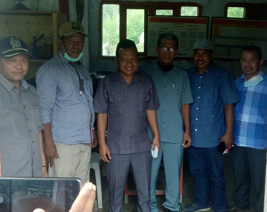 Sejumlah anggota DPRD Manggarai Timur yang dalam momen kunjungan kerja ke SDK Nunuk, Sabtu 20 Februari 2021.