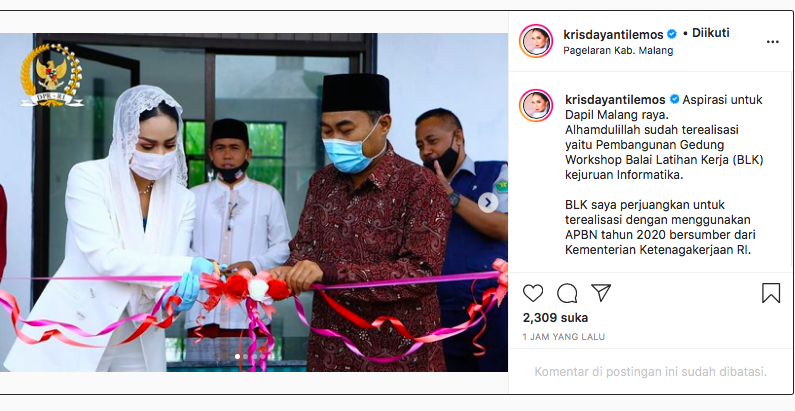 Krisdayanti meresmikan Gedung BLK di Malang.*