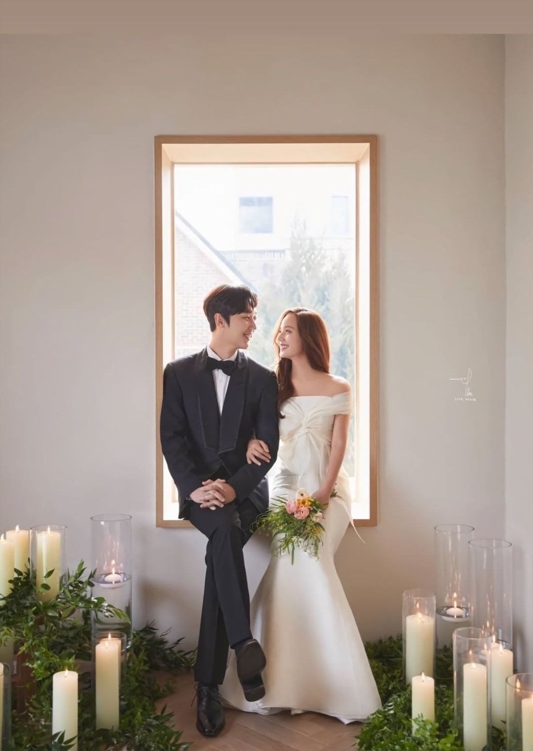Foto pernikahan Oh Yoon Hee dan Ha Yoon Cheol dalam The Penthouse 2.