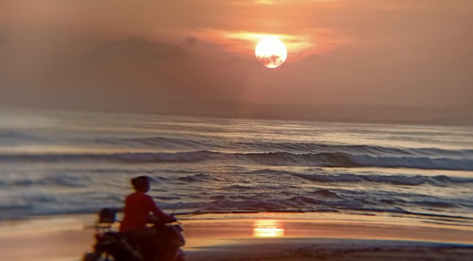Hanya Ada di Pantai Pangandaran, Fenomena Alam Eksotik Saat Sunset dan Sunrise Tiba