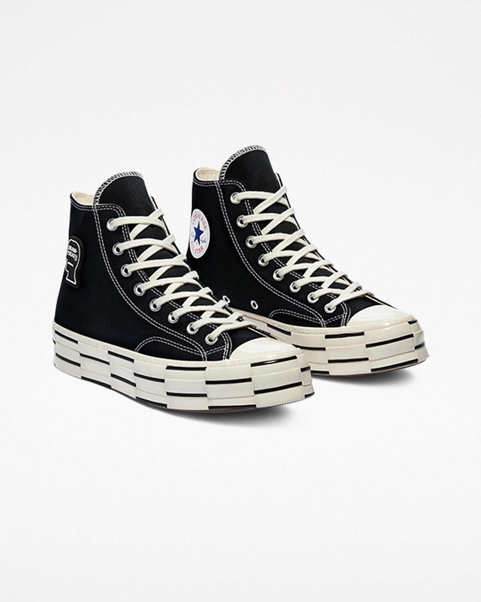 Sepatu Converse yang dipakai Kai EXO