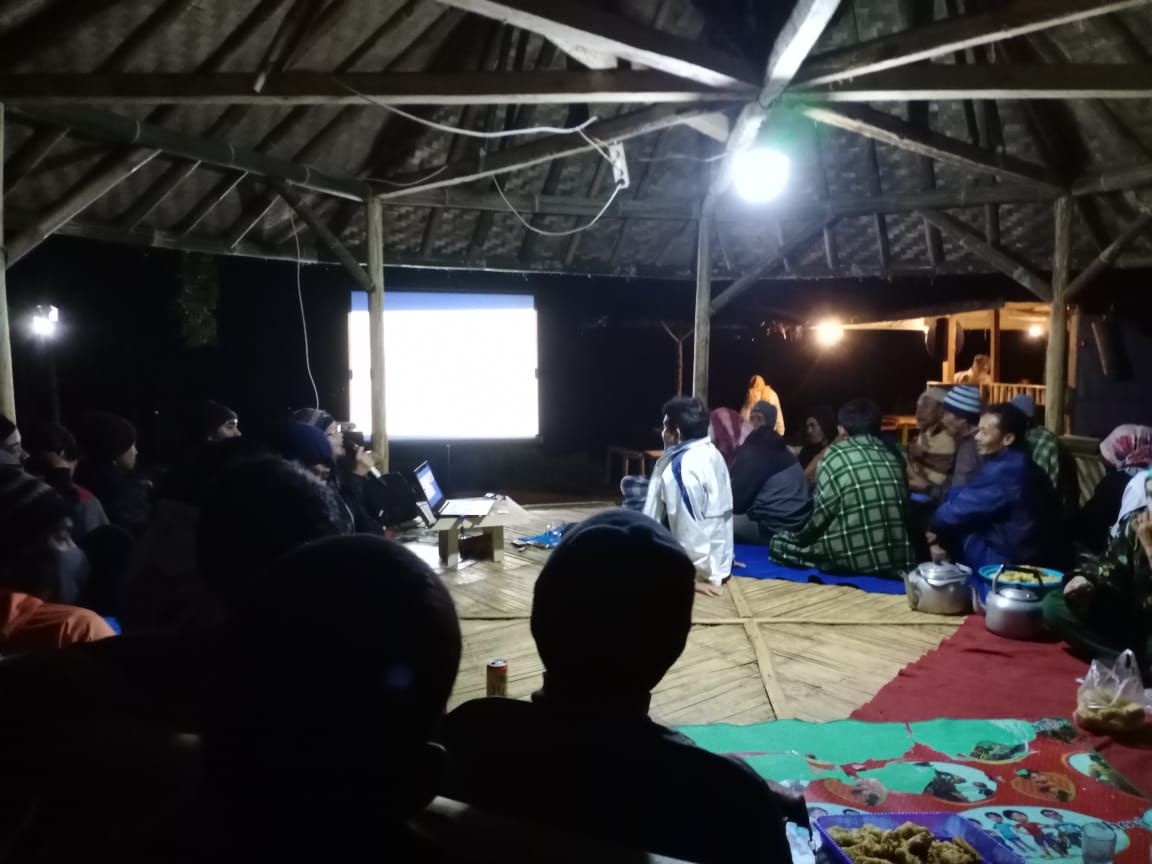Warga Taraju antusias ikuti pelatihan cara mengelola wisata desanya dan menjamu para tamu yang hendak menginap di rumah warga.