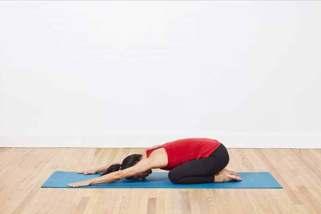 Sederhana, berikut gerakan yoga child's pose