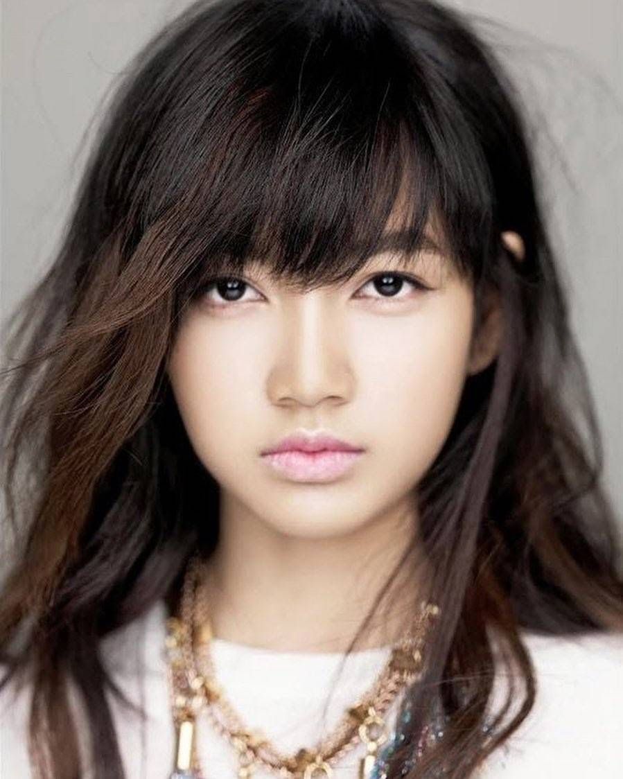 YG Entertainment menggoda fans dengan postingan “Who’s That Girl” Lisa di tahun 2012