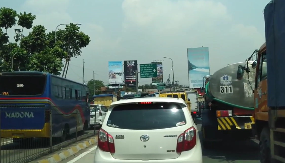 Macet di Gerbang Tol Padalarang dan Kota Baru Parahyangan, Bandung