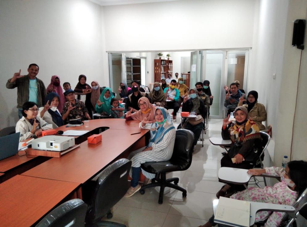 Para penggiat Taman Bacaan Masyarakat (TBM) berkumpul membahas sejumlah perizinan yang harus diurus agar tetap beroperasinya.*
