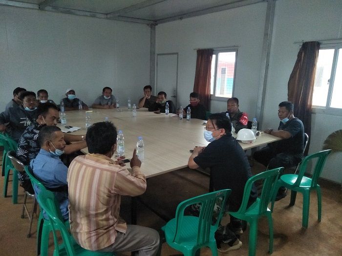 Suasana rapat PT Meiloon Technology Indonesia dengan perwakilan dua desa tempat fasilitas perusahaan ini didirikan