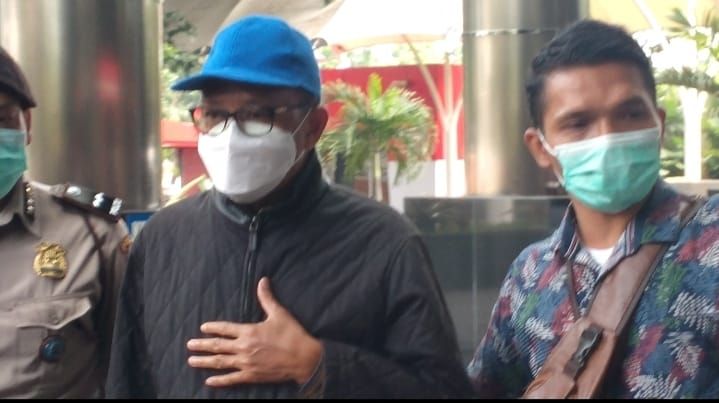 Gubernur Sulawesi Selatan Nurdin Abdullah yang ditangkap tangan oleh penyidik KPK dalam dugaan tindak pidana korupsi tiba di Gedung KPK, Sabtu, 27 Februari 2021.