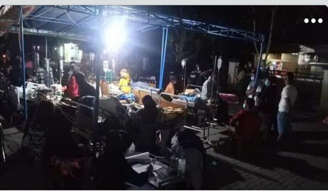 Kondisi pasien di RSUD Labuha di tenda darurat pasca Gempa halmahera selatan