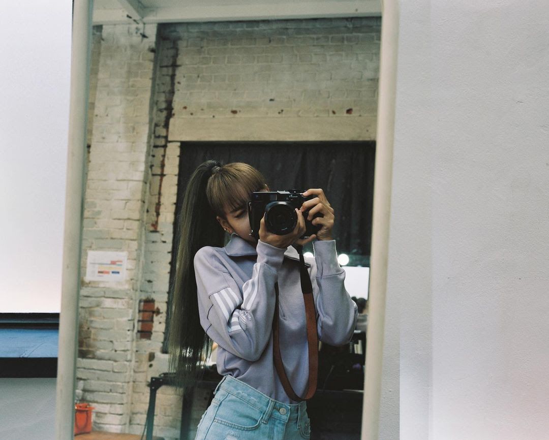 Mirror selfie Lisa BLACKPINK