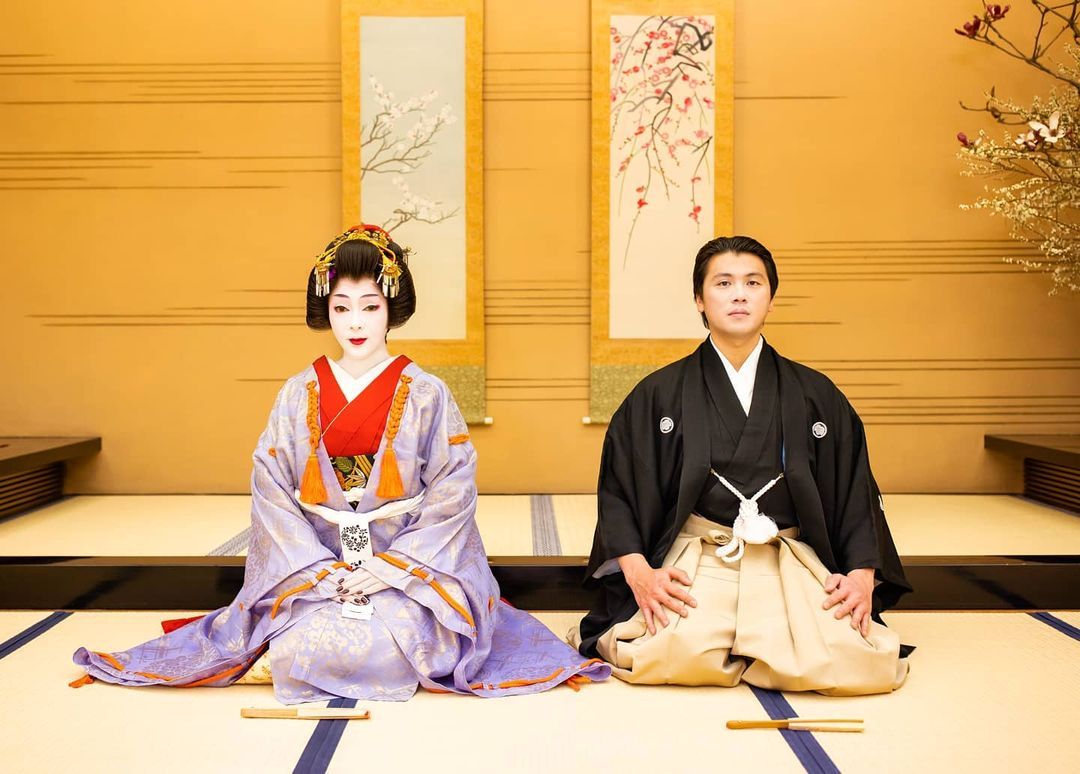 Syahrini memakai baju adat Jepang dan berdandan ala geisha, lengkap dengan riasan dan gayanya.