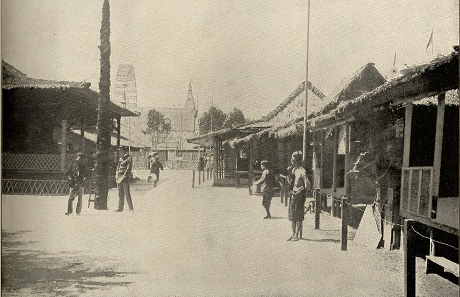 Kampung Sunda dan masjid pada  World's Columbian Exposition di Chicaho Amerika tahun 1893.